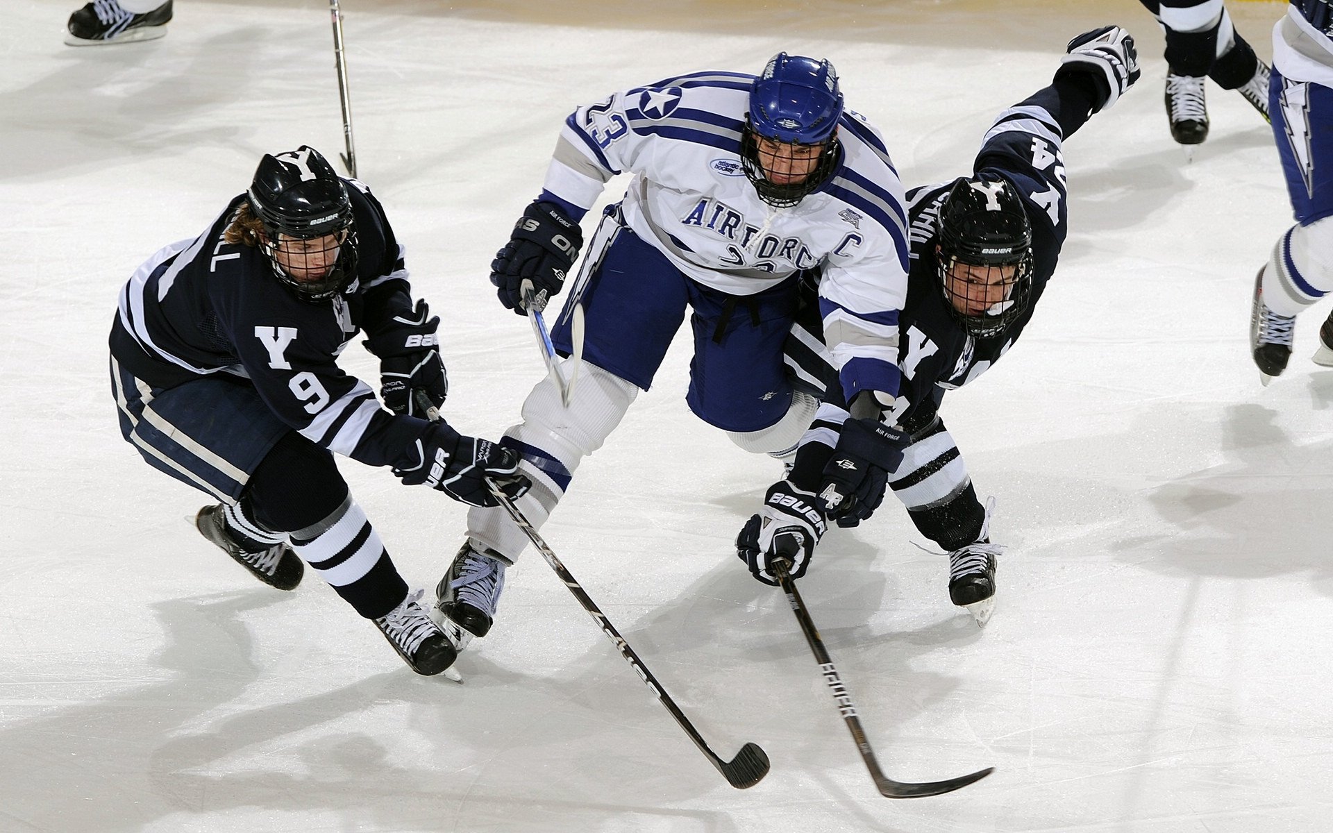 《虚拟偶像助阵线上赛事，为电竞注入新活力》，虚拟偶像官网
