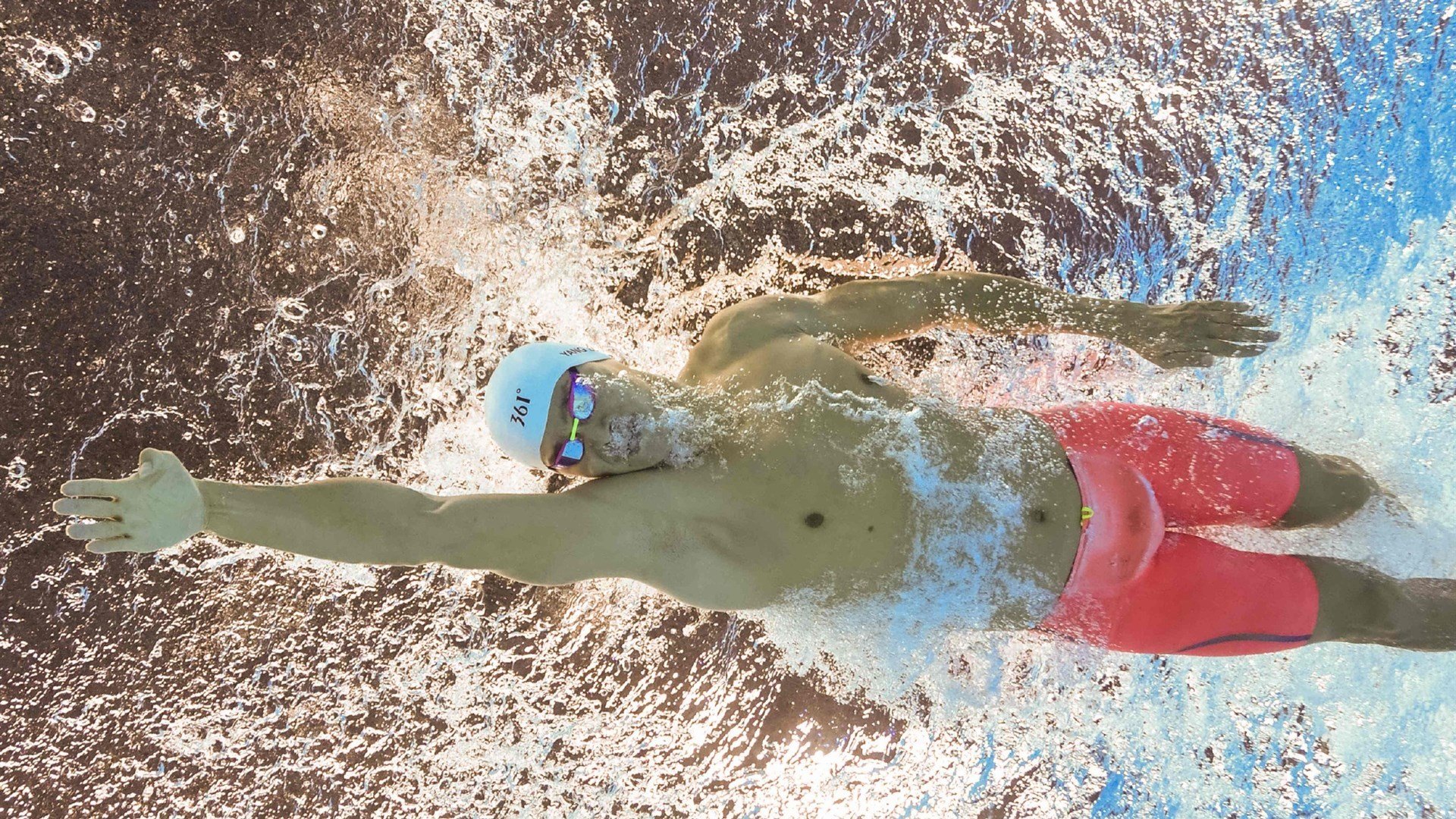 九游下载中心-伊朗骑手吉塔·日特科维奇荣获2024年最佳障碍赛骑手奖，表彰其卓越表现。