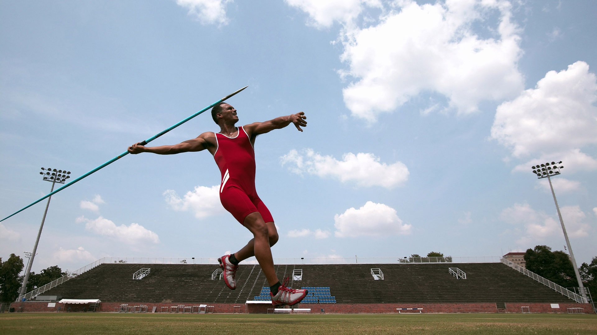 九游电子竞技-网球名将参加慈善赛事，助力贫困地区青少年，网球协会会长