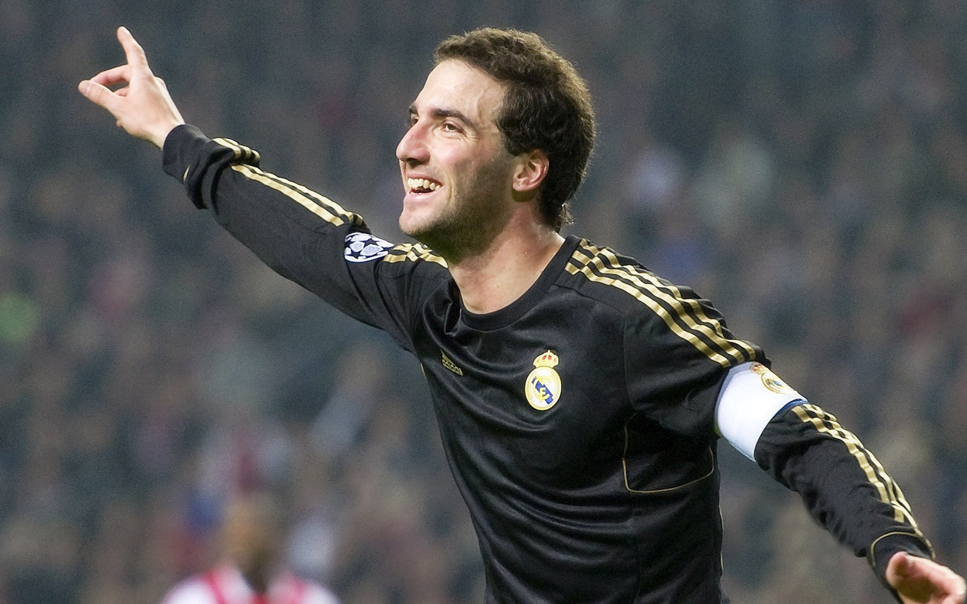 赛场外的温情:车手与粉丝的感人互动瞬间,赛车手的视频